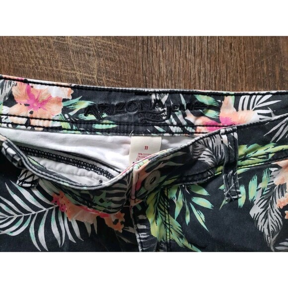 Juniors 11 Arizona Jeans Tropical Shorts - Picture 2 of 3